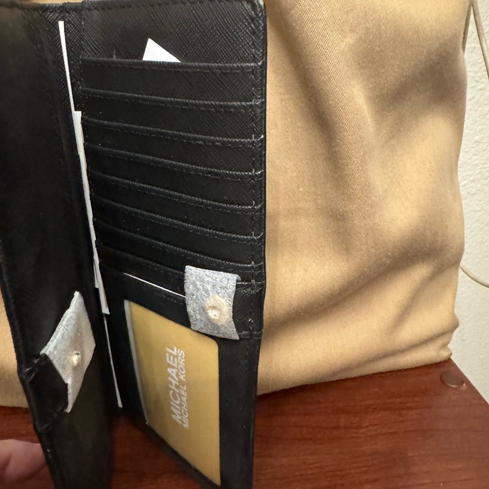 MK wallet - Picture 3 of 6